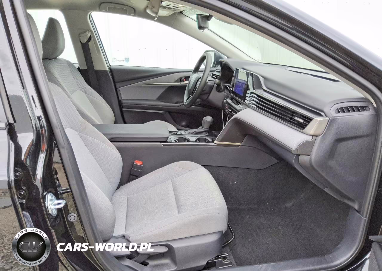 2025 Toyota Camry Le VIN:4T1DAACK6SU144614 - 13