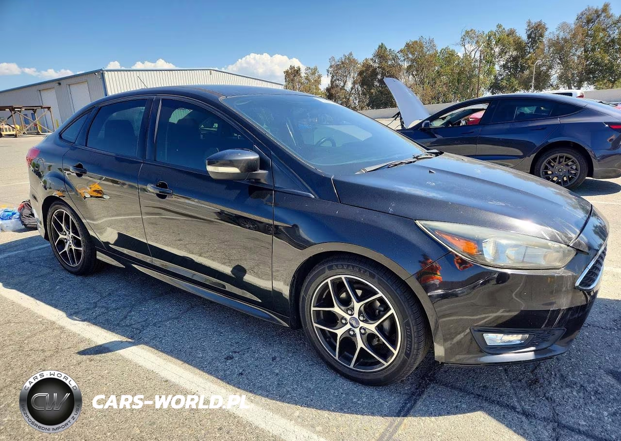 2015 Ford Focus Se VIN:1FADP3F27FL248993 - 4
