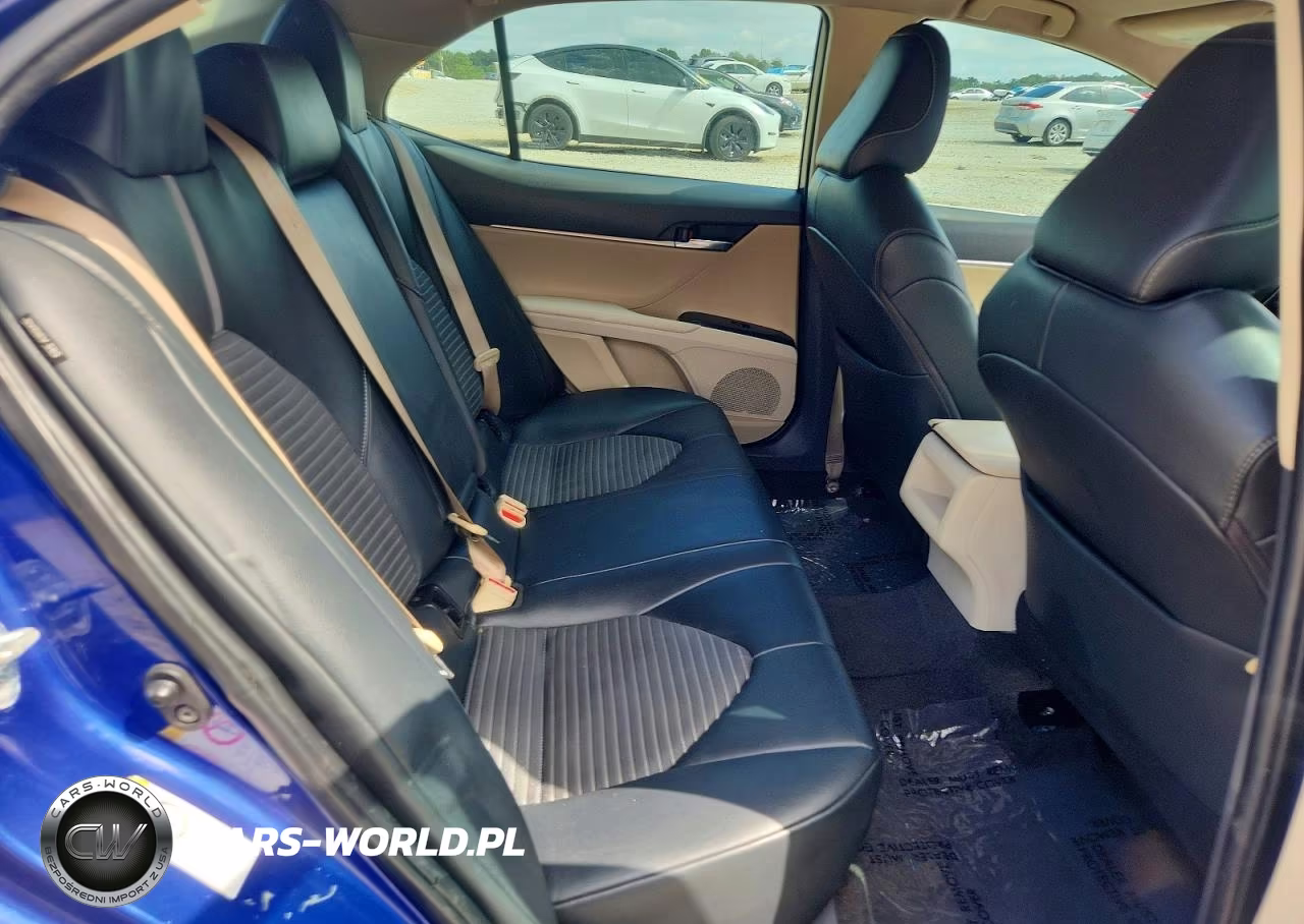 2018 Toyota Camry Le VIN:JTNB11HK5J3015574 - 10