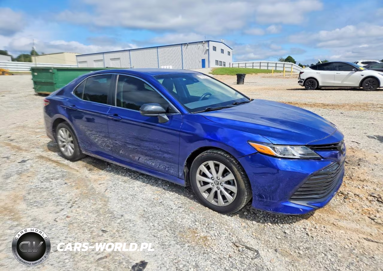 2018 Toyota Camry Le VIN:JTNB11HK5J3015574 - 4