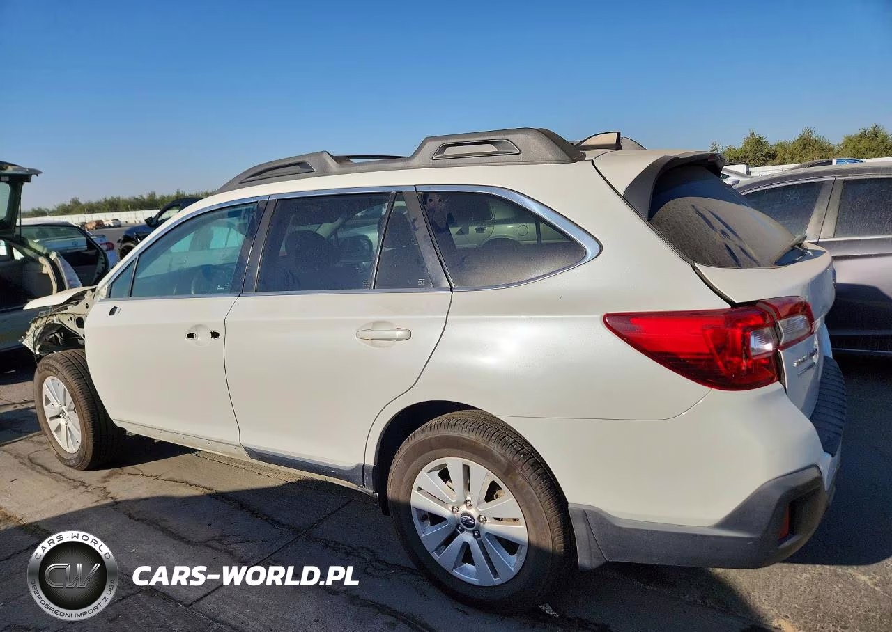 2018 Subaru Outback 2.5I Premium VIN:4S4BSAFC4J3384385 - 2