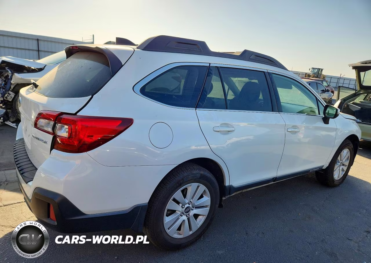 2018 Subaru Outback 2.5I Premium VIN:4S4BSAFC4J3384385 - 3