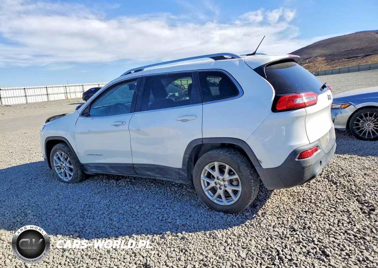 2018 Jeep Cherokee Latitude VIN:1C4PJLCB9JD615313 - 2