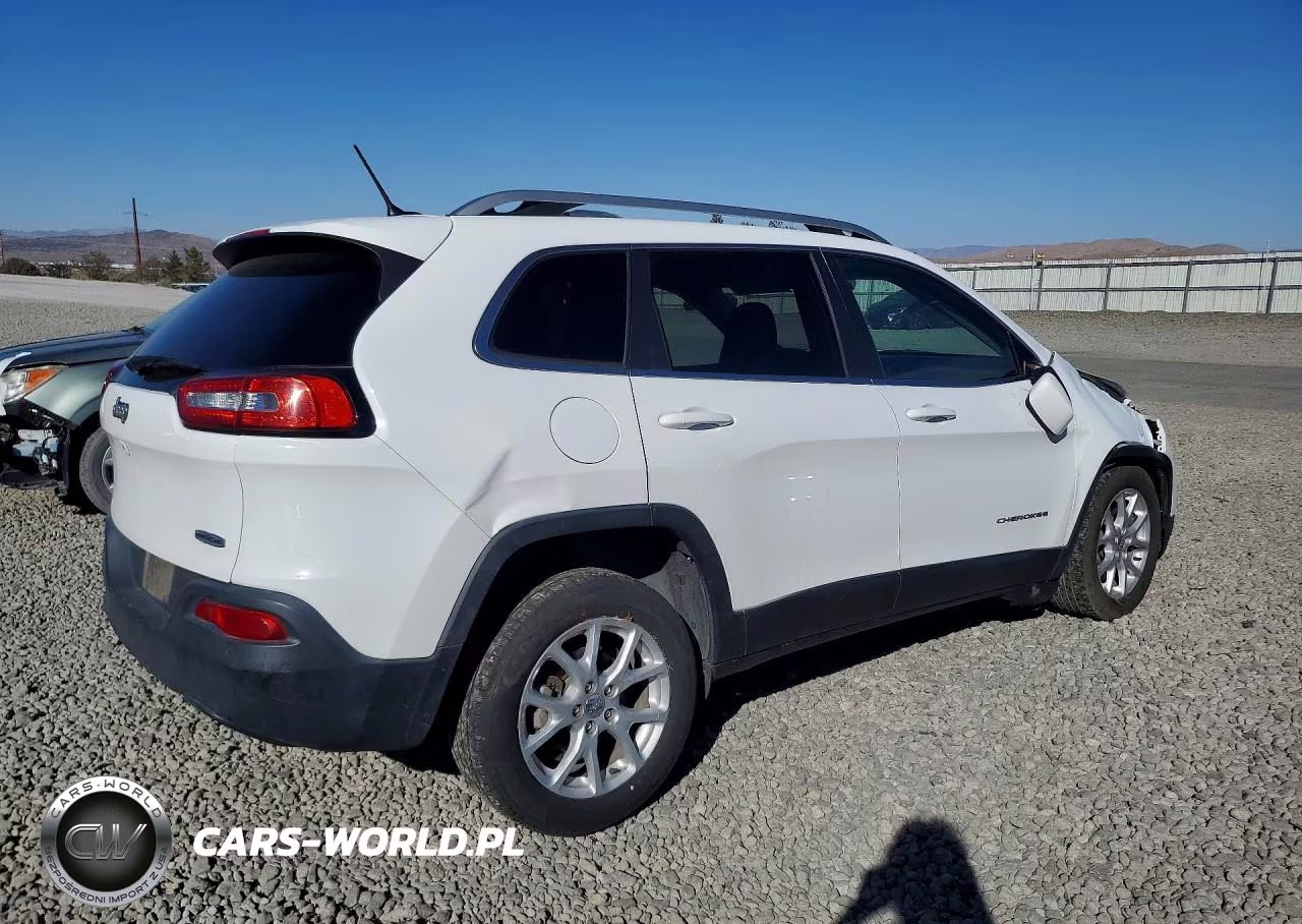 2018 Jeep Cherokee Latitude VIN:1C4PJLCB9JD615313 - 3