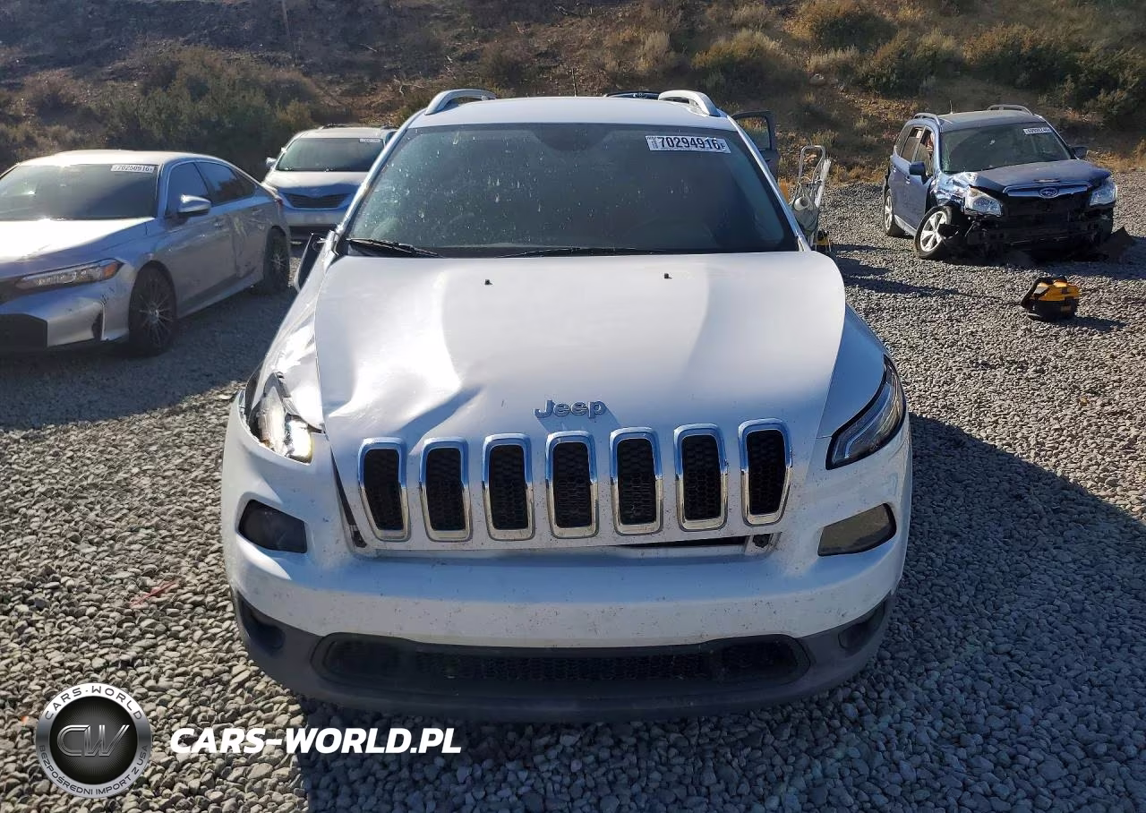 2018 Jeep Cherokee Latitude VIN:1C4PJLCB9JD615313 - 5