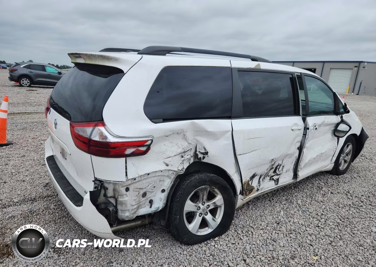 2015 Toyota Sienna Le VIN:5TDKK3DC9FS642845 - 3