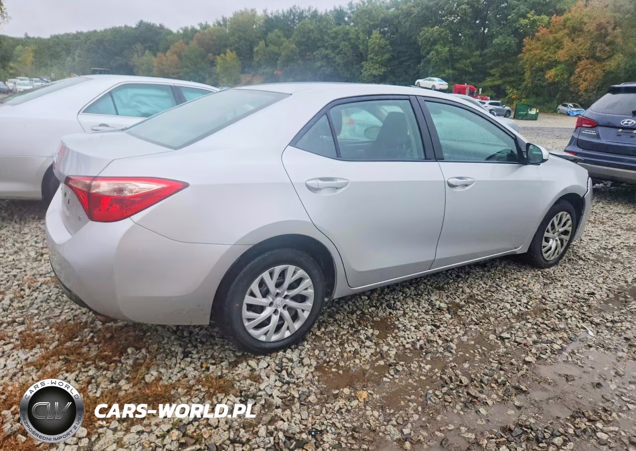 2017 Toyota Corolla Le VIN:2T1BURHE4HC792009 - 3