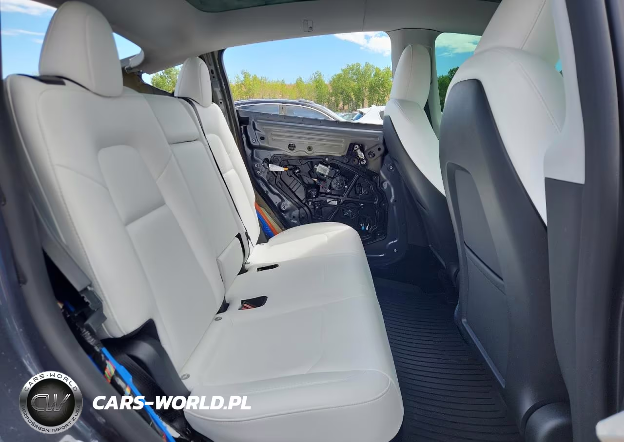 2023 Tesla Model Y VIN:7SAYGDEE8PA150136 - 11