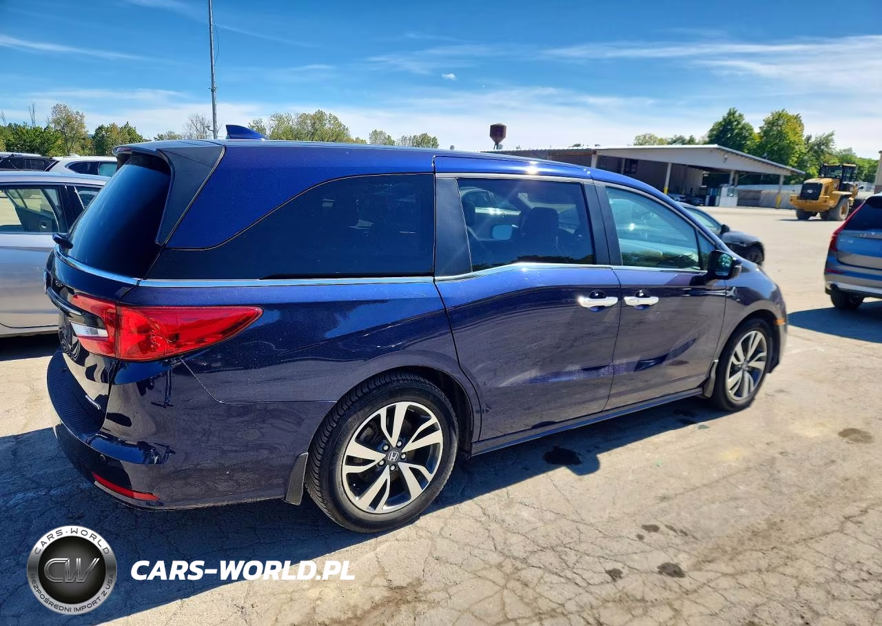 2022 Honda Odyssey Touring VIN:5FNRL6H83NB044708 - 3