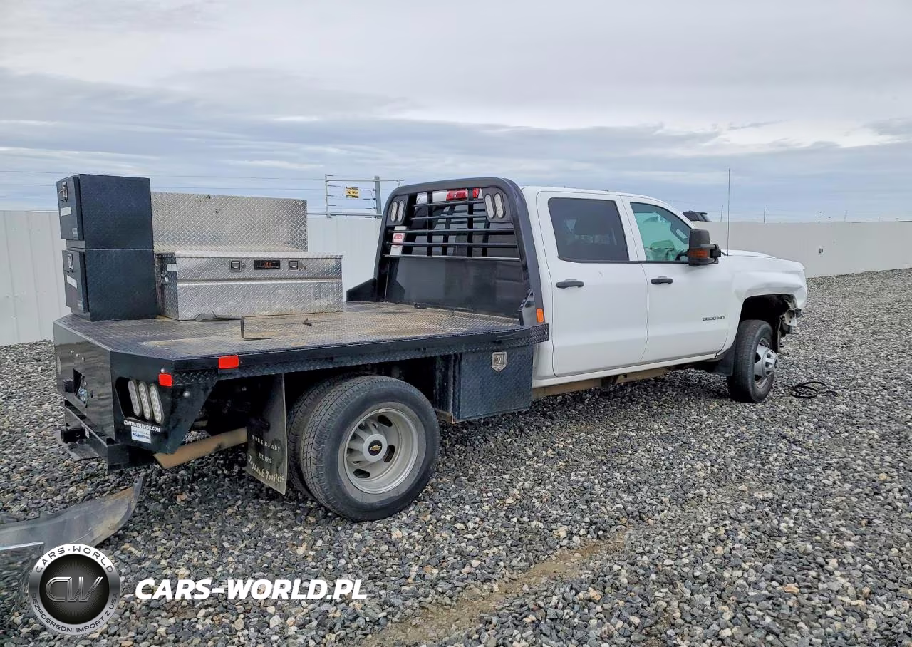 2018 Chevrolet Silverado K3500 VIN:1GC4KYCG8JF258090 - 3
