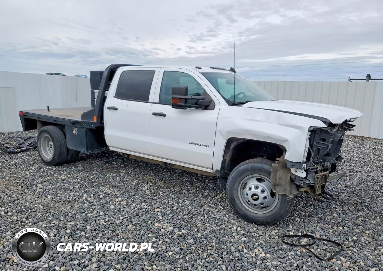 2018 Chevrolet Silverado K3500 VIN:1GC4KYCG8JF258090 - 4