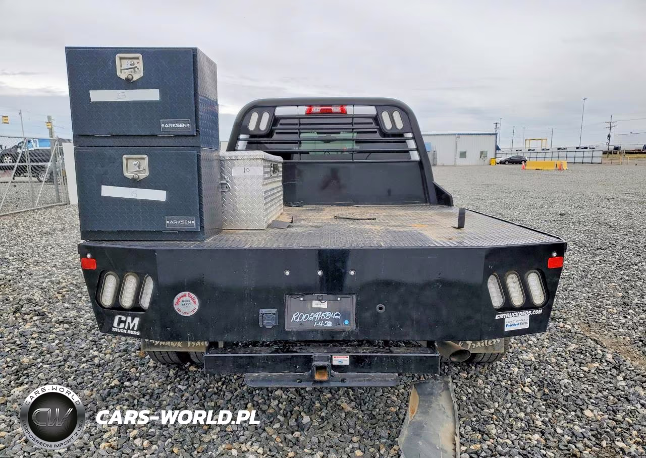2018 Chevrolet Silverado K3500 VIN:1GC4KYCG8JF258090 - 6