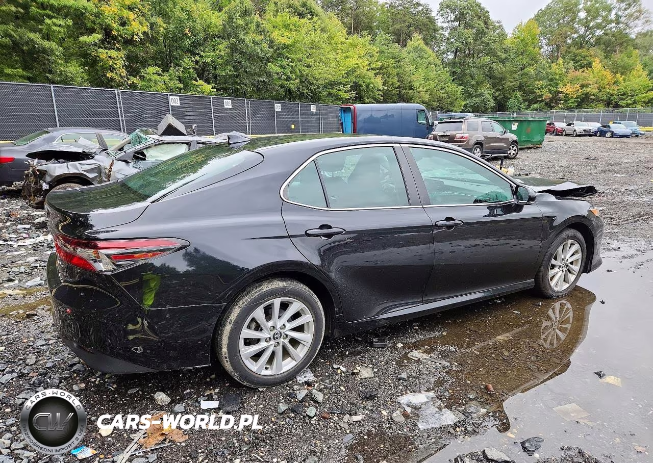 2021 Toyota Camry Le VIN:4T1C11BKXMU021804 - 3