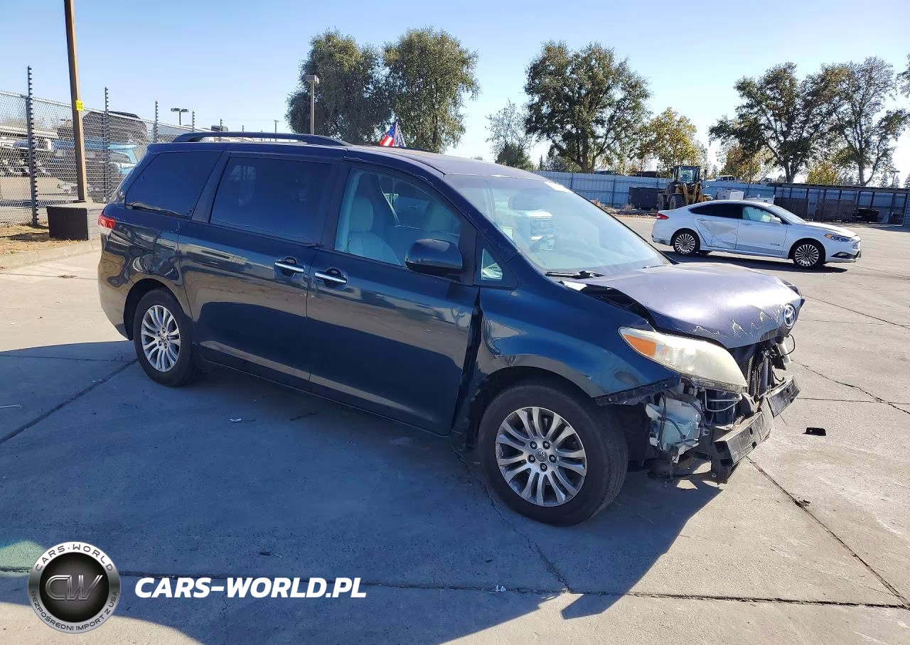 2012 Toyota Sienna Xle 8-Passenger VIN:5TDYK3DC2CS225914 - 4