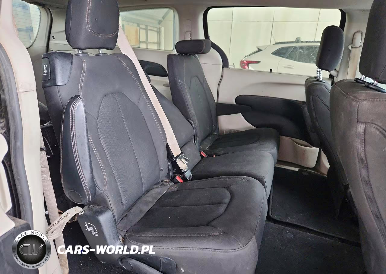 2019 Chrysler Pacifica Touring Plus VIN:2C4RC1FG7KR628655 - 11