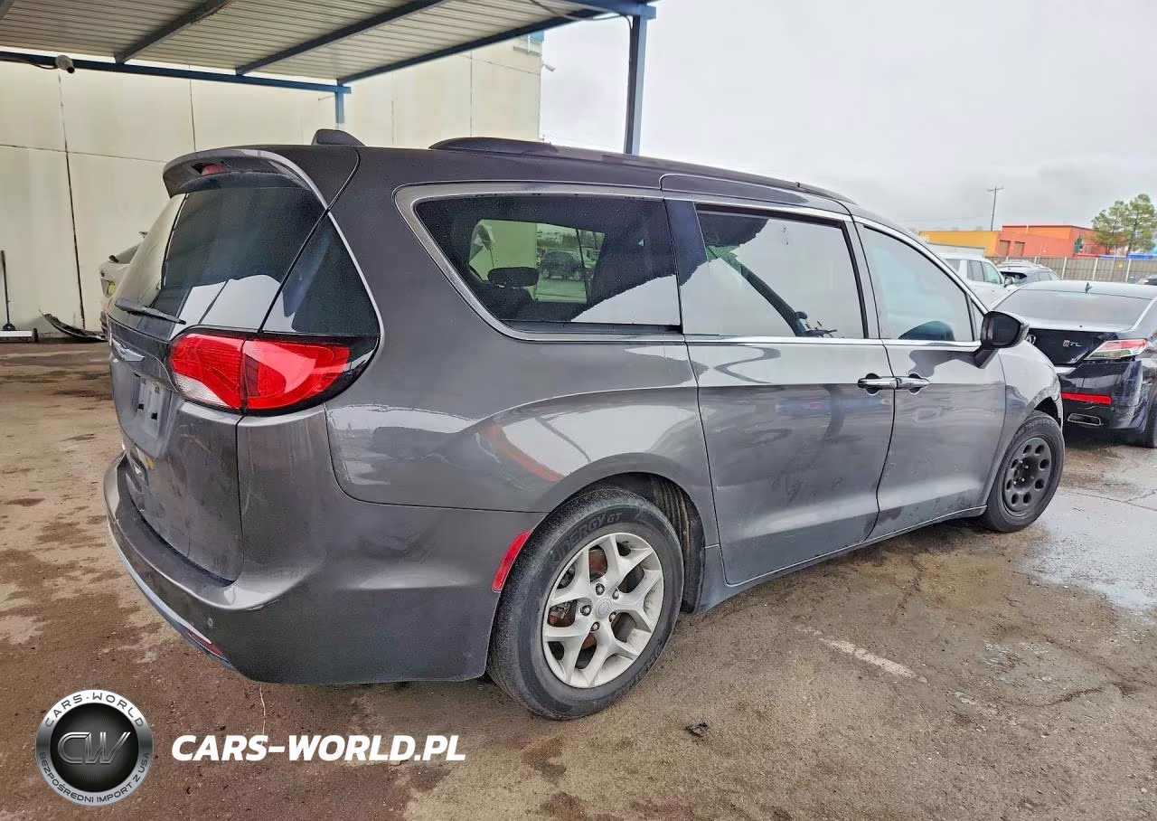2019 Chrysler Pacifica Touring Plus VIN:2C4RC1FG7KR628655 - 3