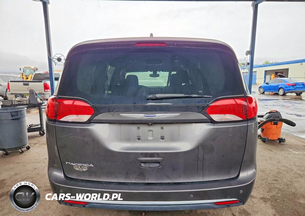2019 Chrysler Pacifica Touring Plus VIN:2C4RC1FG7KR628655 - 6