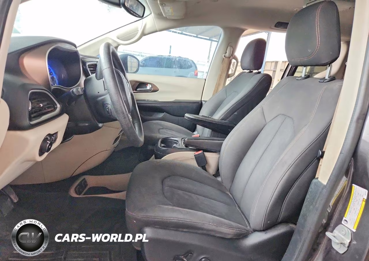 2019 Chrysler Pacifica Touring Plus VIN:2C4RC1FG7KR628655 - 7
