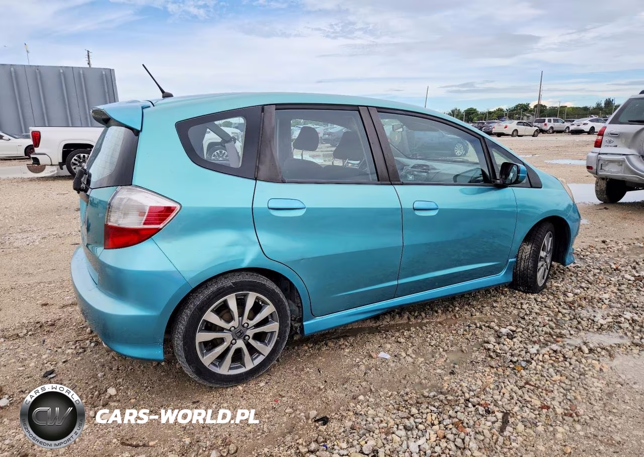2012 Honda Fit Sport VIN:JHMGE8H59CC014804 - 3