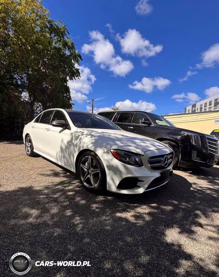 2017 Mercedes-Benz E 300 4Matic VIN:WDDZF4KBXHA018352 - 1