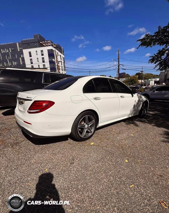 2017 Mercedes-Benz E 300 4Matic VIN:WDDZF4KBXHA018352 - 3