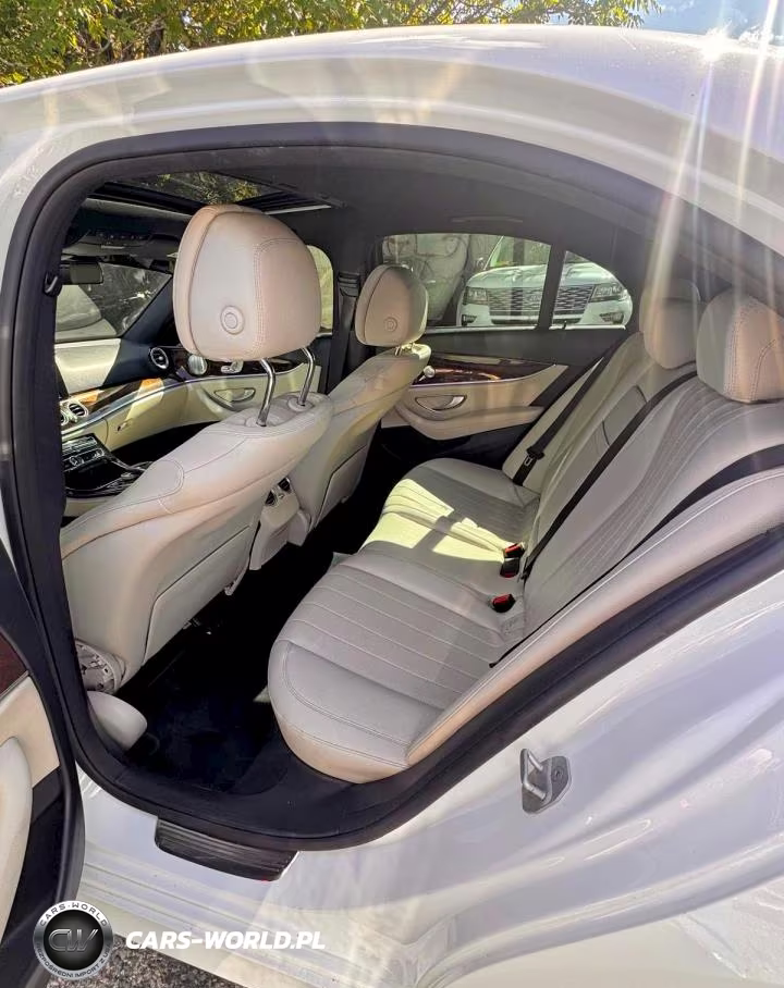 2017 Mercedes-Benz E 300 4Matic VIN:WDDZF4KBXHA018352 - 7