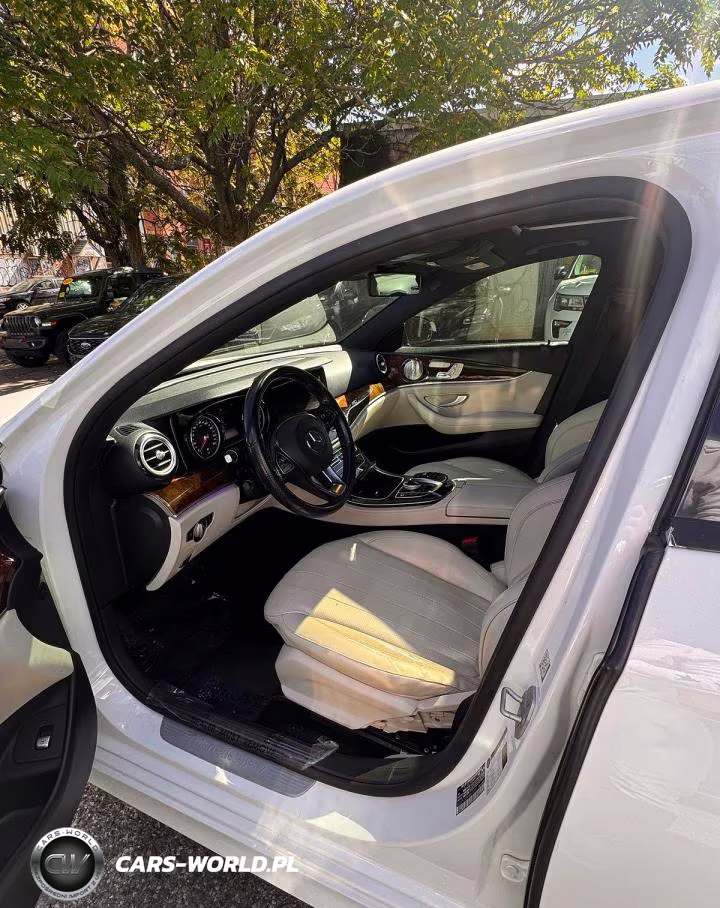 2017 Mercedes-Benz E 300 4Matic VIN:WDDZF4KBXHA018352 - 9