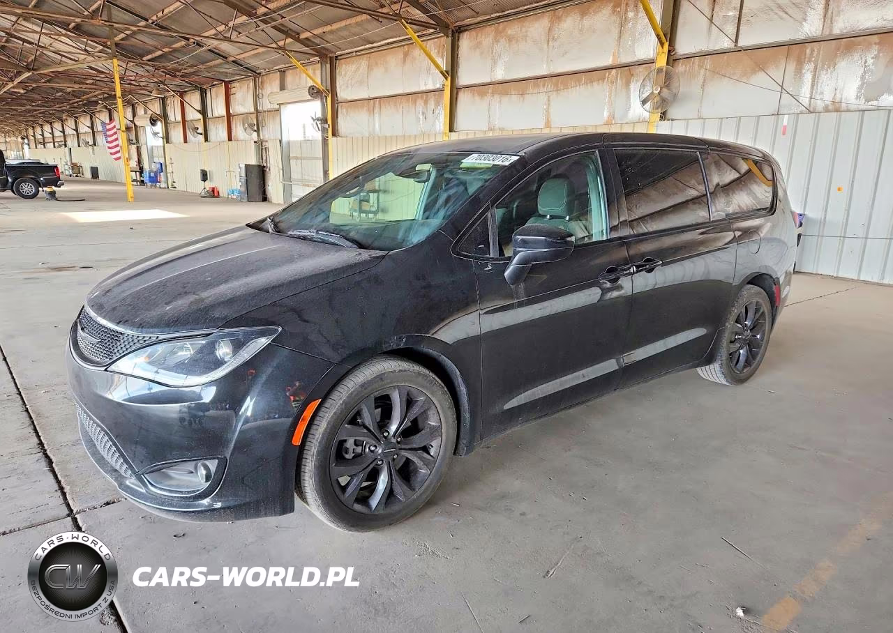 2020 Chrysler Pacifica Touring VIN:2C4RC1FG3LR147349 - 1