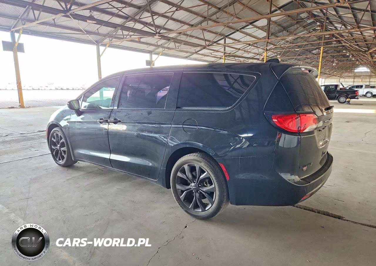 2020 Chrysler Pacifica Touring VIN:2C4RC1FG3LR147349 - 2