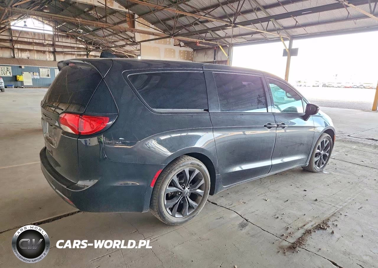 2020 Chrysler Pacifica Touring VIN:2C4RC1FG3LR147349 - 3
