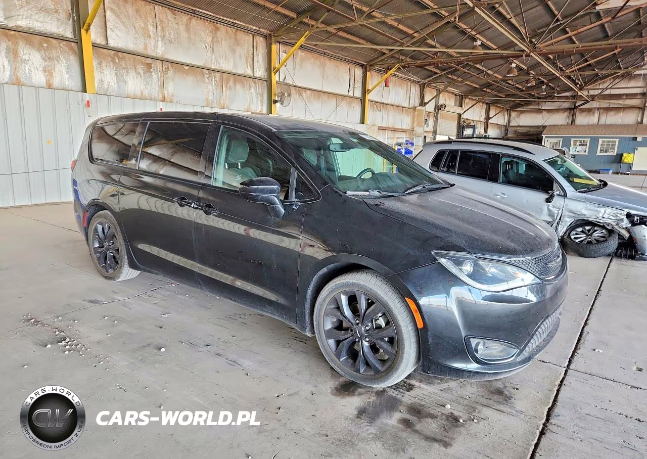 2020 Chrysler Pacifica Touring VIN:2C4RC1FG3LR147349 - 4