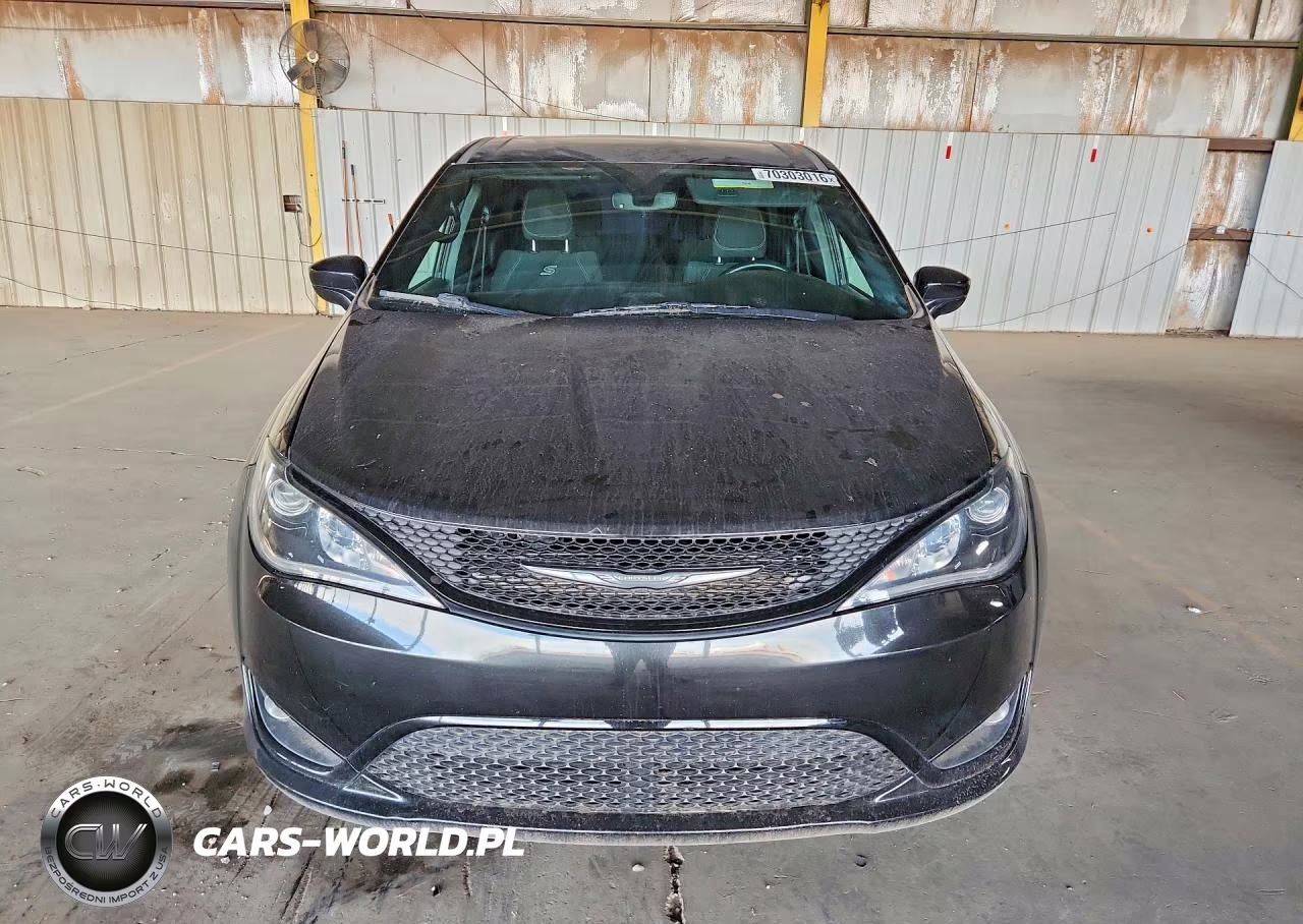 2020 Chrysler Pacifica Touring VIN:2C4RC1FG3LR147349 - 5