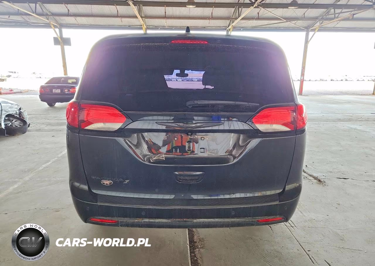 2020 Chrysler Pacifica Touring VIN:2C4RC1FG3LR147349 - 6