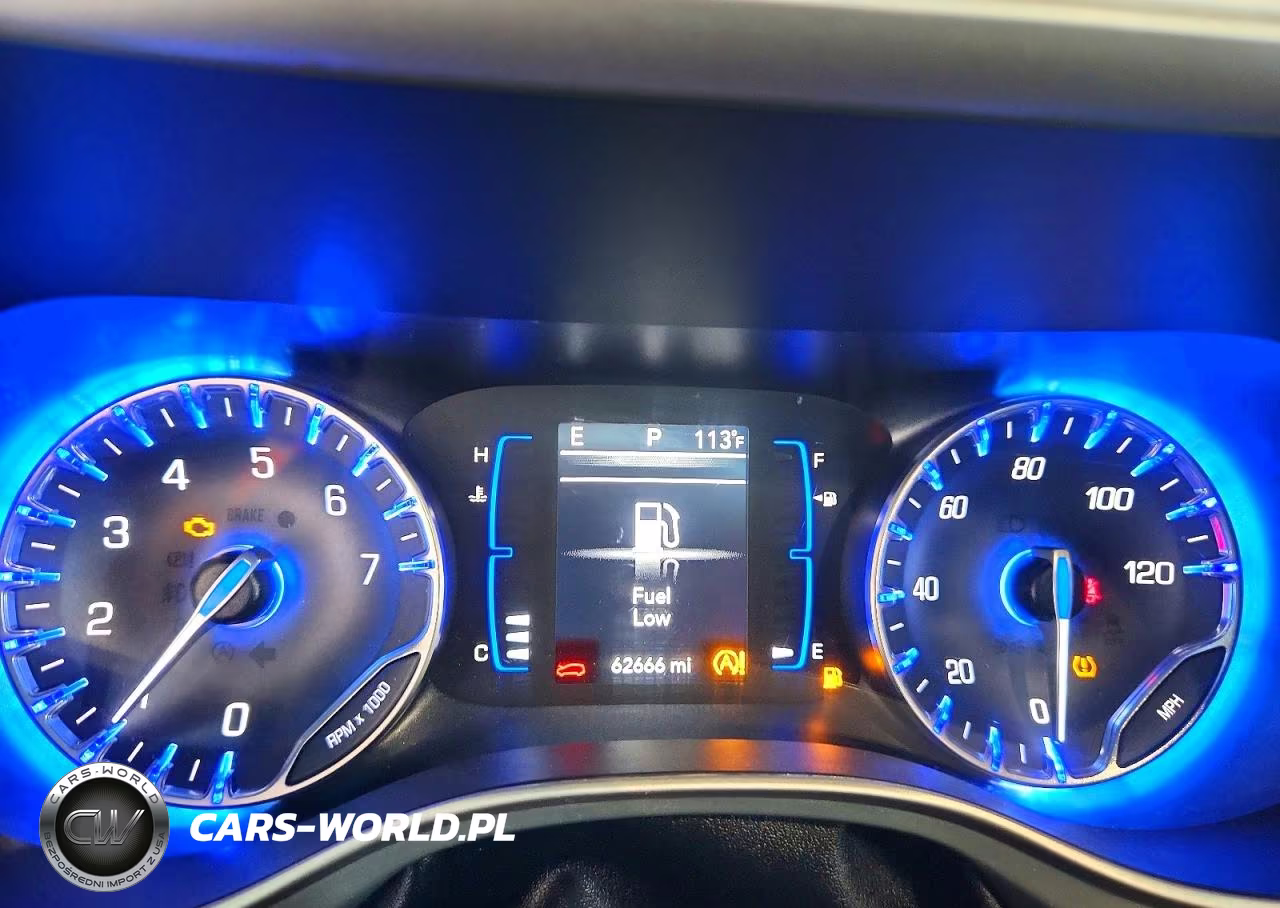 2020 Chrysler Pacifica Touring VIN:2C4RC1FG3LR147349 - 9