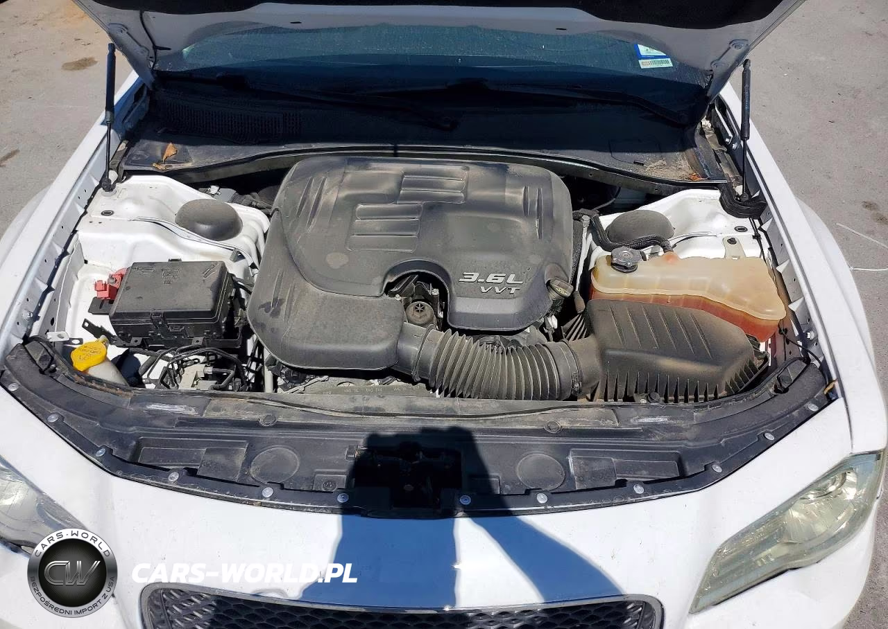 2020 Chrysler 300 Touring VIN:2C3CCAAG5LH225587 - 11