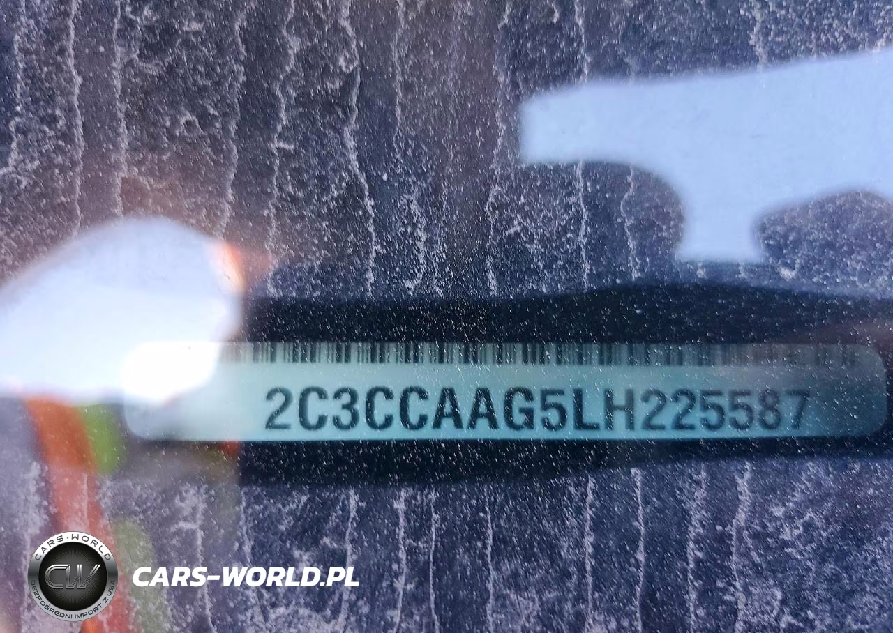 2020 Chrysler 300 Touring VIN:2C3CCAAG5LH225587 - 12