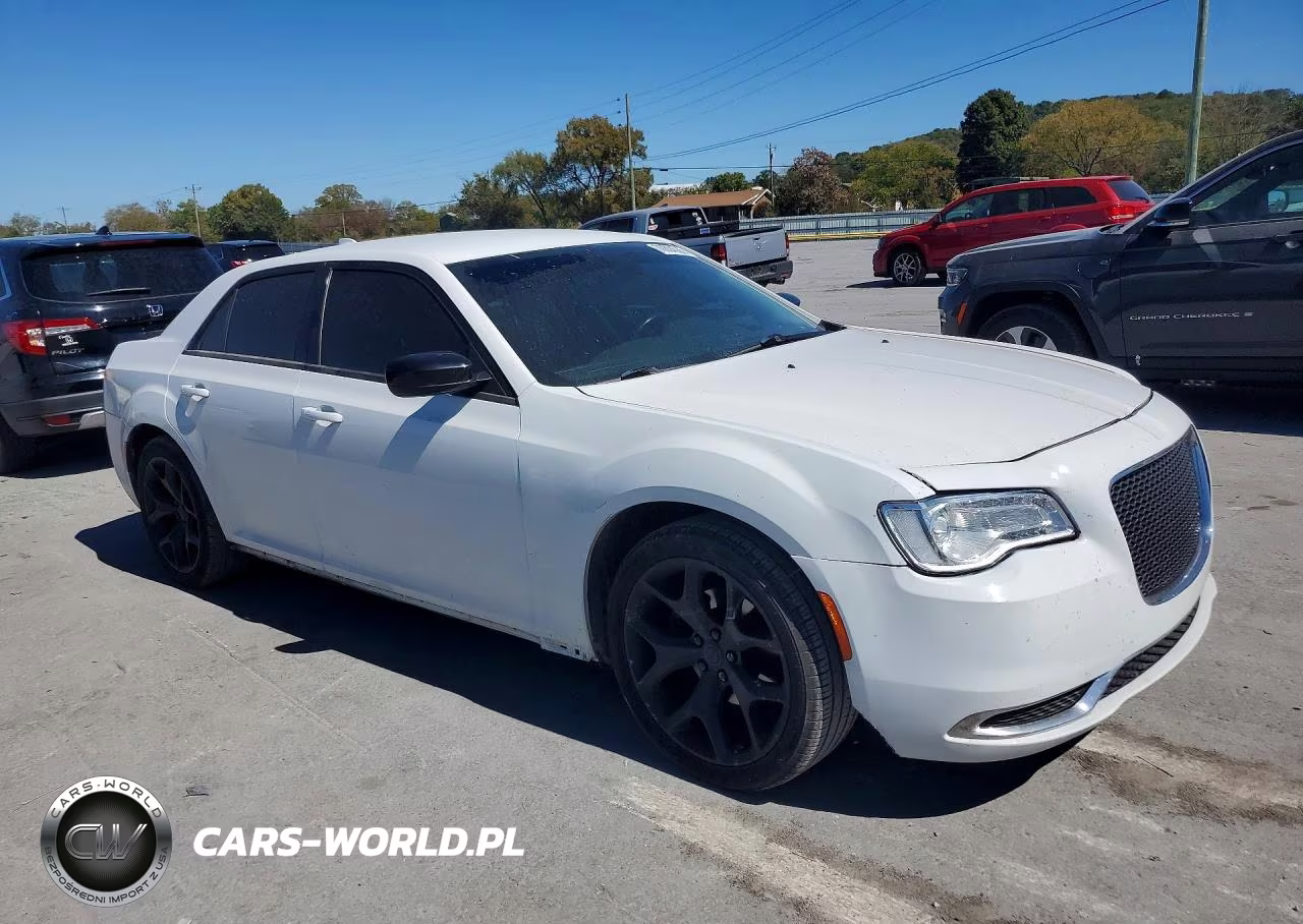 2020 Chrysler 300 Touring VIN:2C3CCAAG5LH225587 - 4
