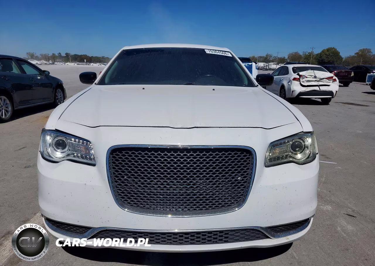 2020 Chrysler 300 Touring VIN:2C3CCAAG5LH225587 - 5
