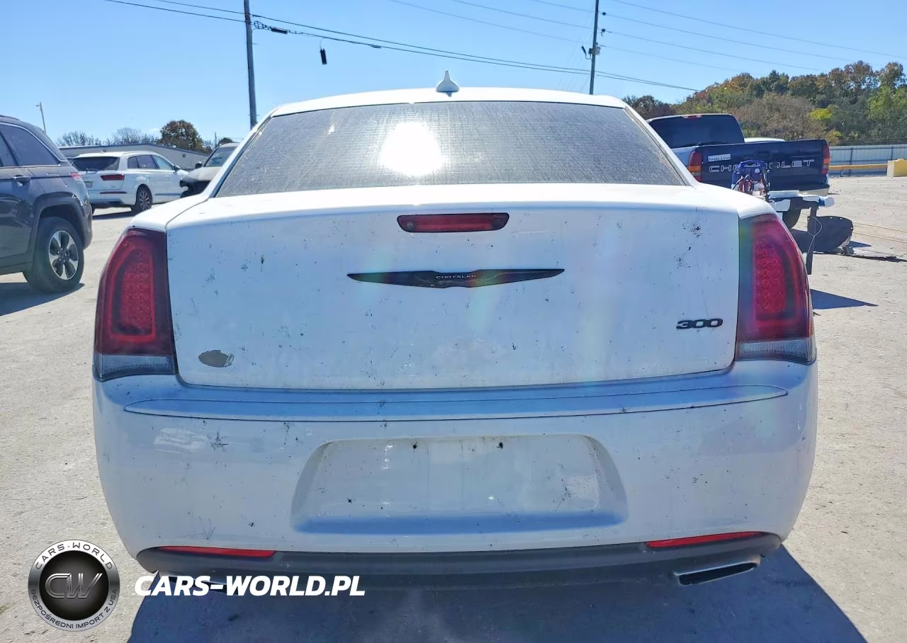 2020 Chrysler 300 Touring VIN:2C3CCAAG5LH225587 - 6