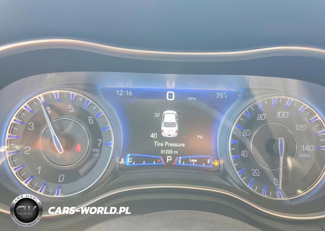 2020 Chrysler 300 Touring VIN:2C3CCAAG5LH225587 - 9