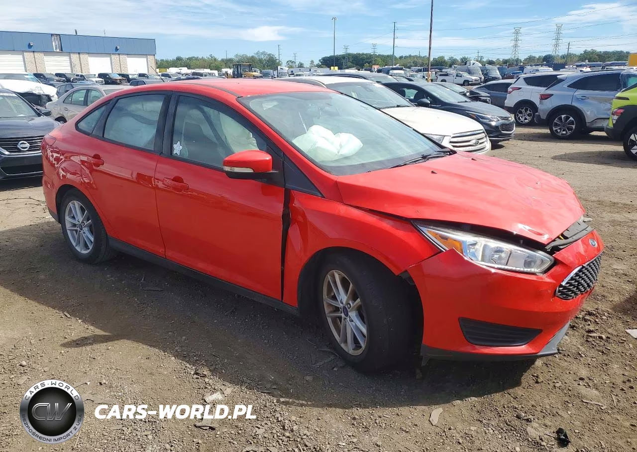 2017 Ford Focus Se VIN:1FADP3F23HL347104 - 4