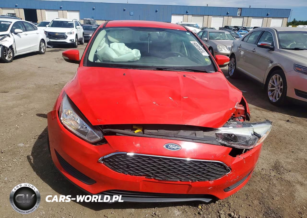 2017 Ford Focus Se VIN:1FADP3F23HL347104 - 5