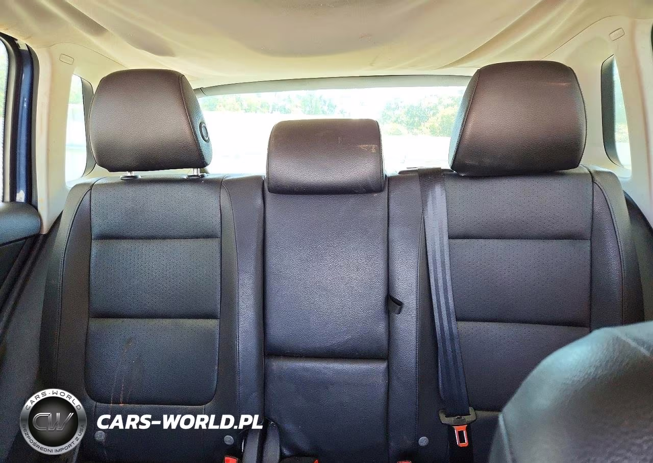 2015 Volkswagen Tiguan S VIN:WVGAV7AX9FW508074 - 10
