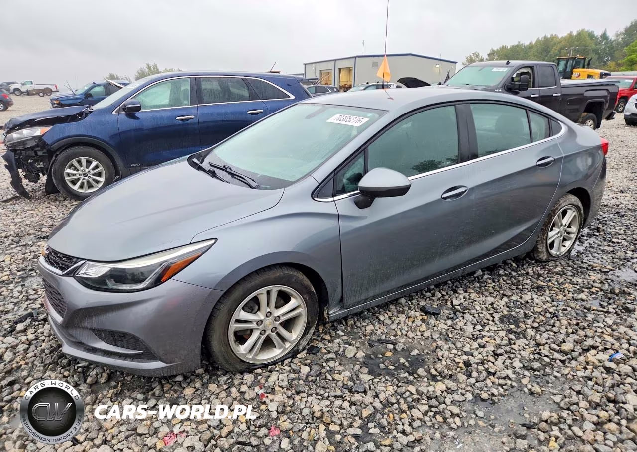 2018 Chevrolet Cruze Lt VIN:1G1BE5SM1J7163152 - 1
