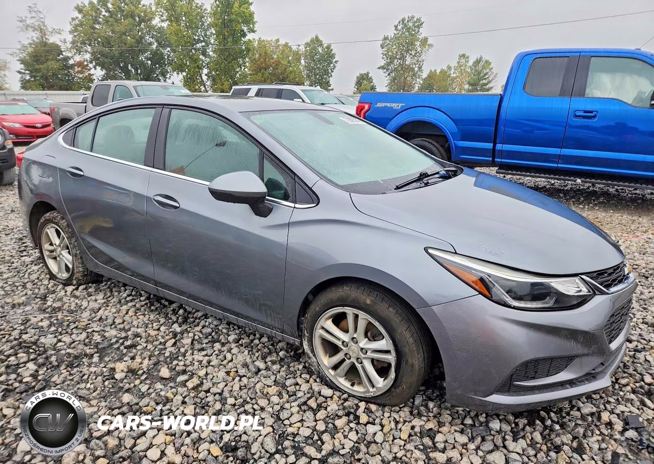 2018 Chevrolet Cruze Lt VIN:1G1BE5SM1J7163152 - 4
