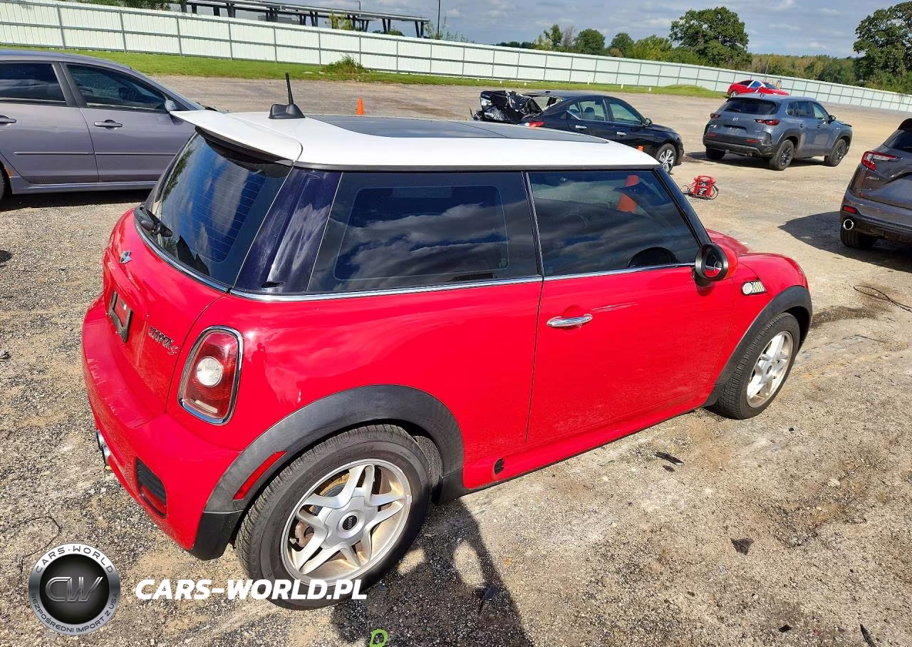 2008 Mini Cooper S VIN:WMWMF73518TT88802 - 3