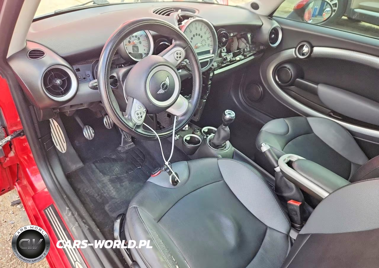 2008 Mini Cooper S VIN:WMWMF73518TT88802 - 8