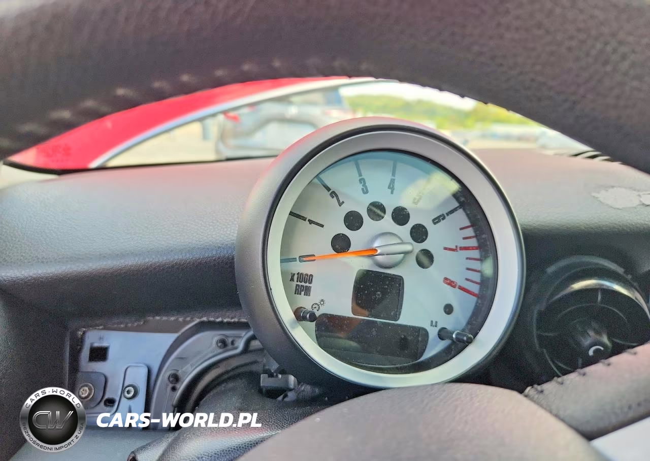 2008 Mini Cooper S VIN:WMWMF73518TT88802 - 9
