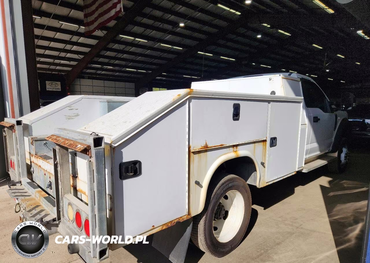 2019 Ford F550 Super Duty VIN:1FDUF5HY6KEF42664 - 3