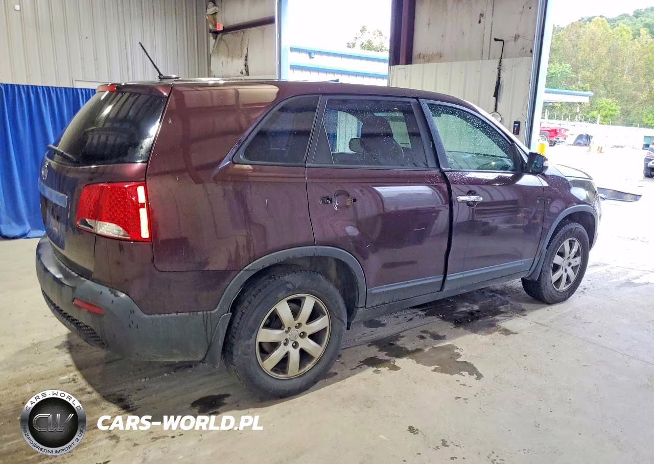 2013 Kia Sorento Lx VIN:5XYKT3A10DG399906 - 3